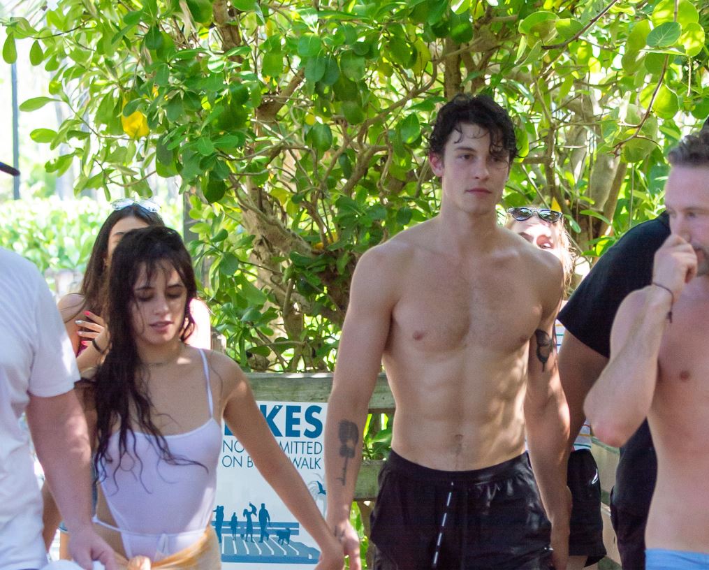 Camila Cabello y Shawn Mendes desatan toda su pasión en las playas de Miami (Fotos)