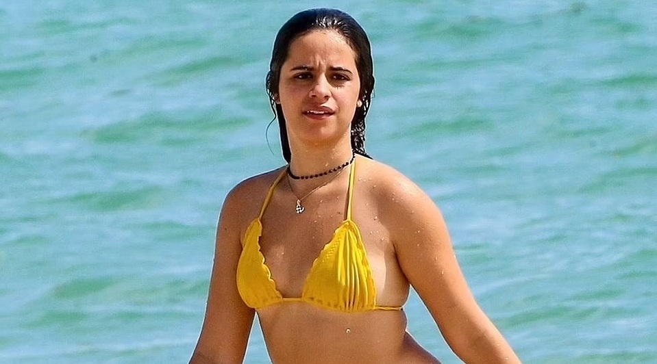 Camila Cabello regresó a Miami y fue fotografiada con diminuto bikini
