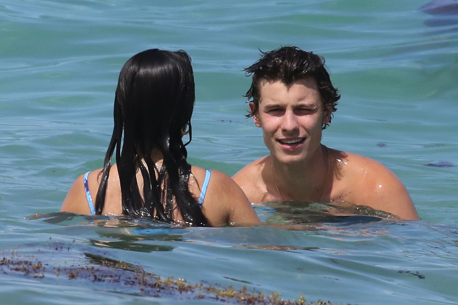 Camila Cabello y Shawn Mendes demostraron su amor en playa de Miami (+Fotos)