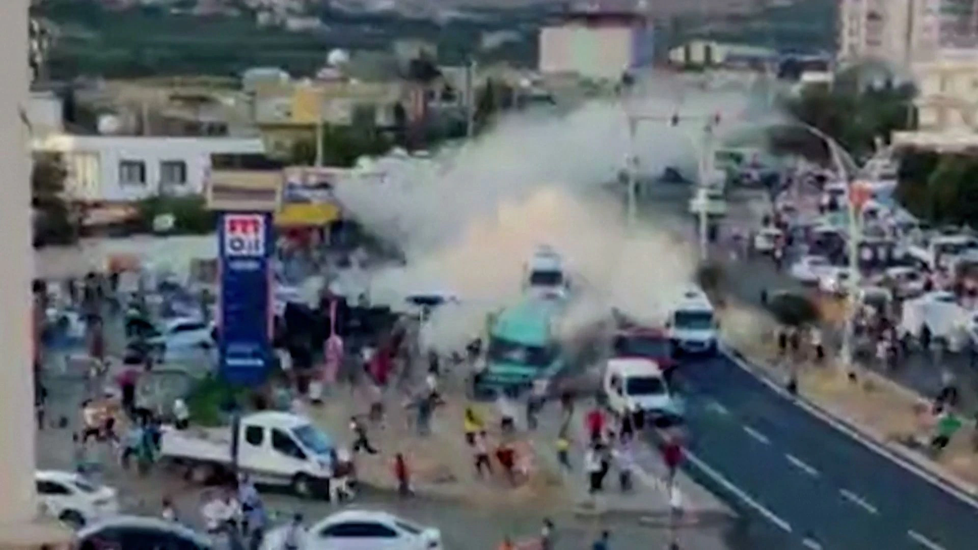 ¡Tragedia! 16 muertos al ser arrollados por un camión sin frenos en Turquía (video)
