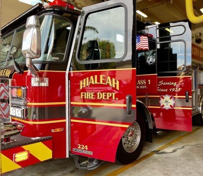 Hialeah estrena novedoso camión de bomberos