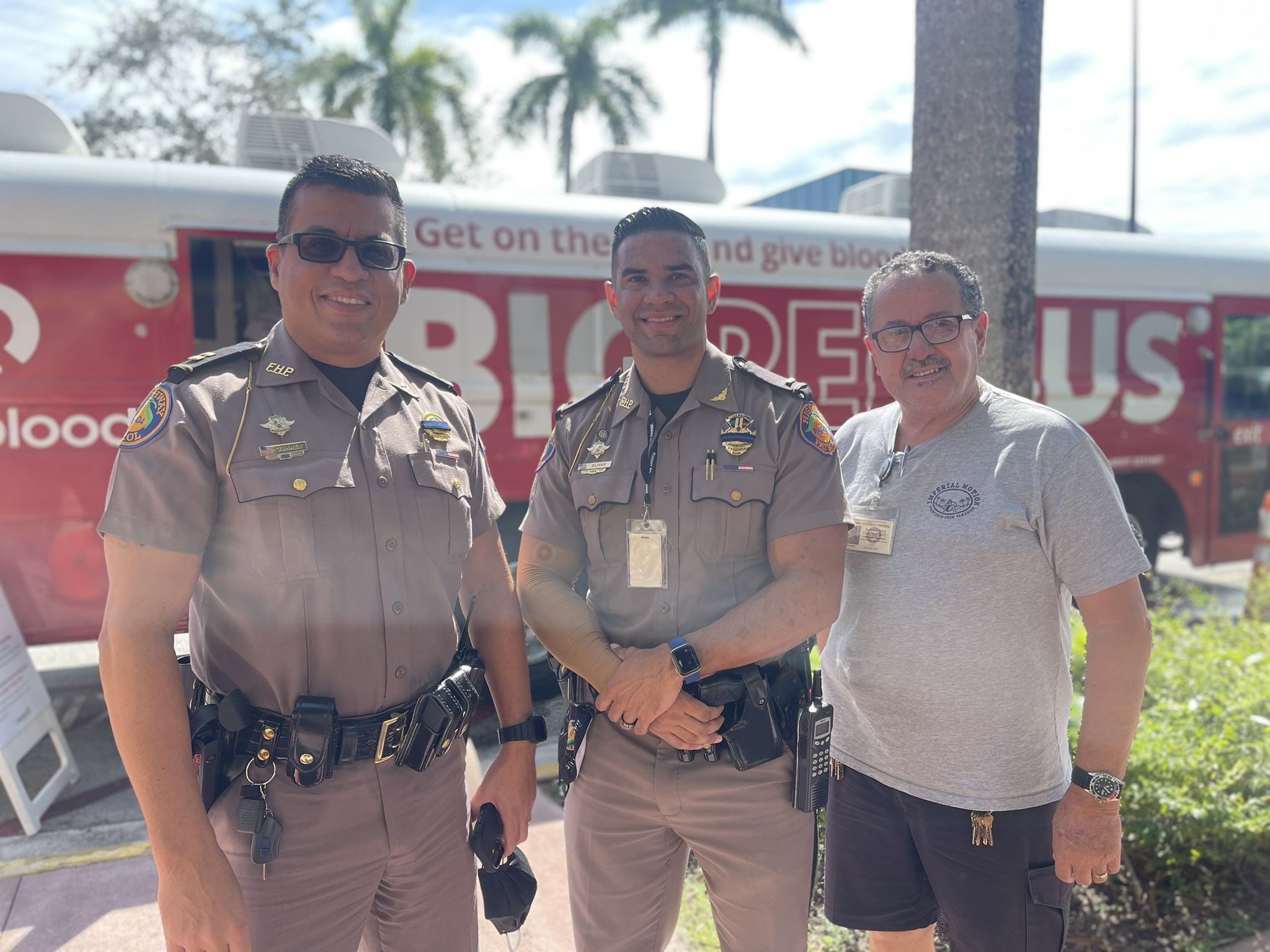 Policía de Miami Dade organiza campaña de donación de sangre para salvar a agente