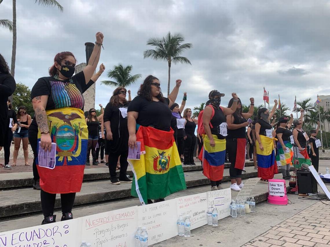 Cántico feminista “Un violador en tu camino” llegó a Miami (Video)