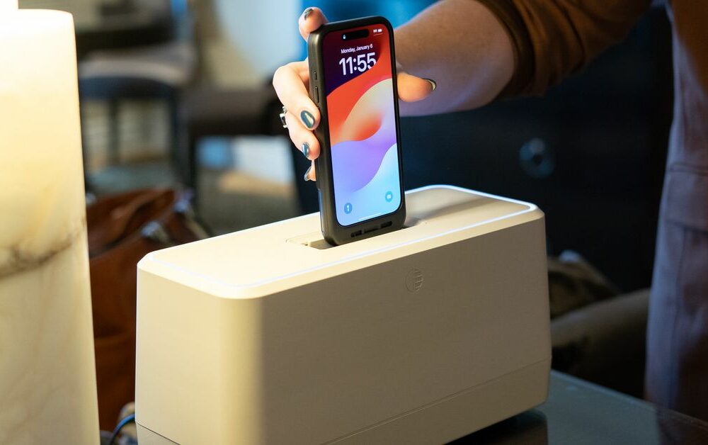 ¿Cargar el teléfono en 2 segundos? Increíble invento presentado en Las Vegas lo hace