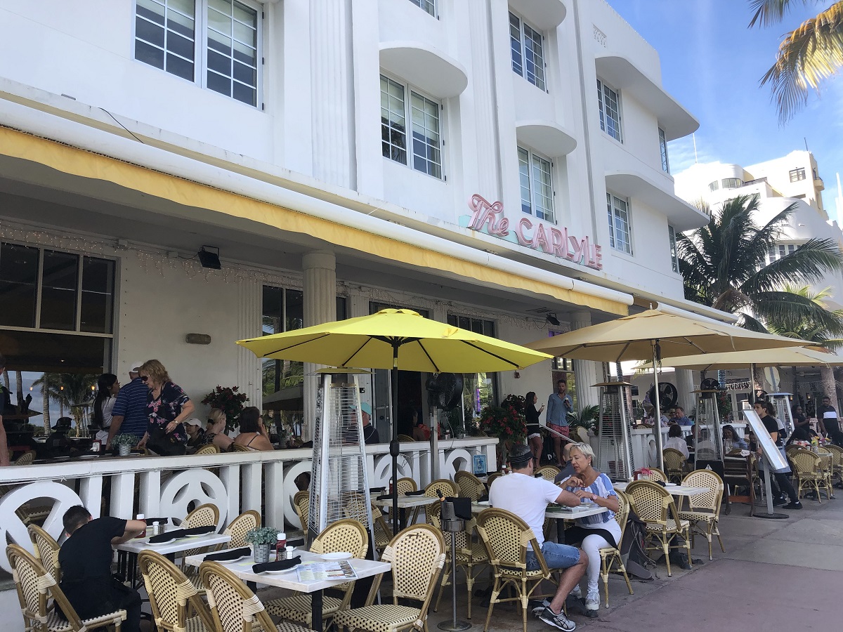 Retrasan el cierre de cafés al aire libre en Miami Beach