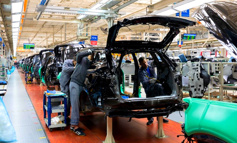 Trump: “Vamos a cobrar un arancel de 25% a los autos que no se fabriquen en EE.UU”