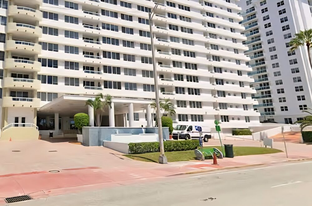 Rescatan a perro en North Miami: su dueño lo arrastró y lanzó por las escaleras