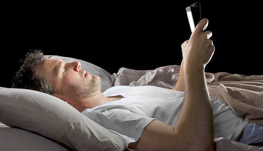 Adicción al celular puede afectar el sueño