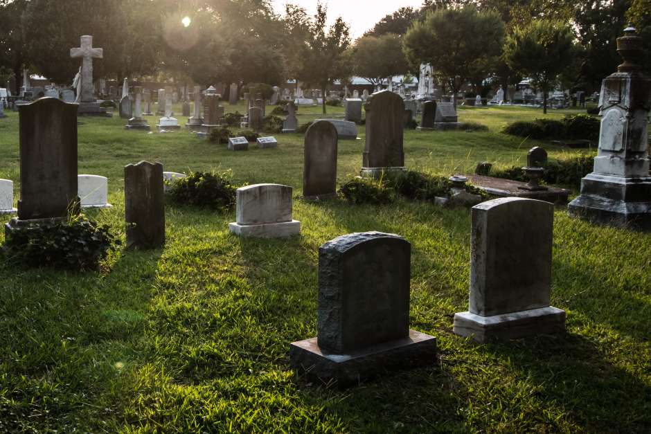 Cementerio tuvo que disculparse por no enterrar a policía negro en Luisiana