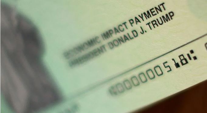 Congreso discute enviar dos cheques de ayuda de $2000 mensuales a estadounidenses