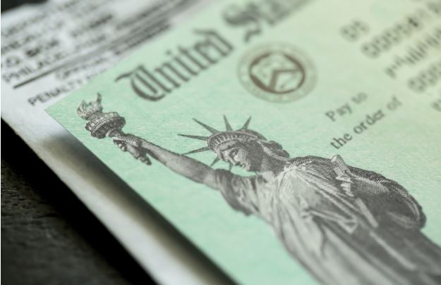 Descubre quienes recibirán el cuarto cheque de estímulo del IRS