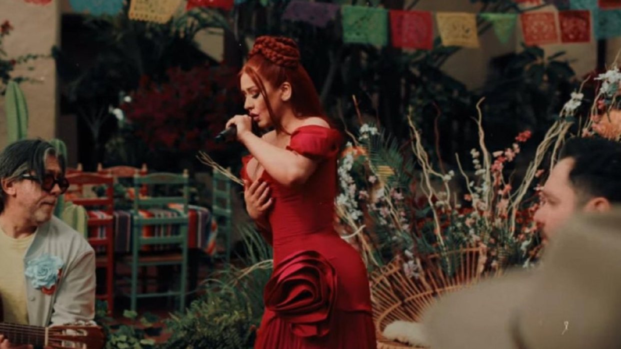 Christina Aguilera presentó tema musical escrito por Servando Primera y SanLuis