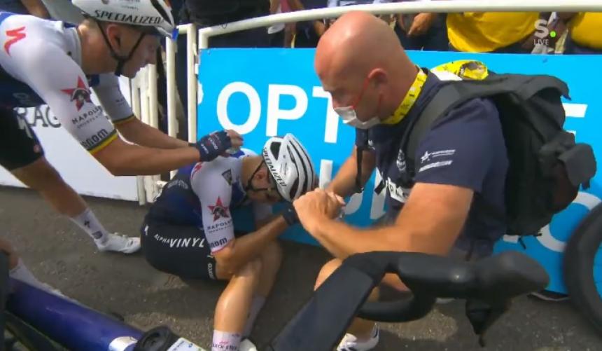 Ciclista se desmaya tras llegar a la meta del Tour de France
