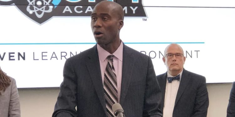 Ladapo criticado por su trato con pacientes de COVID-19 en Florida