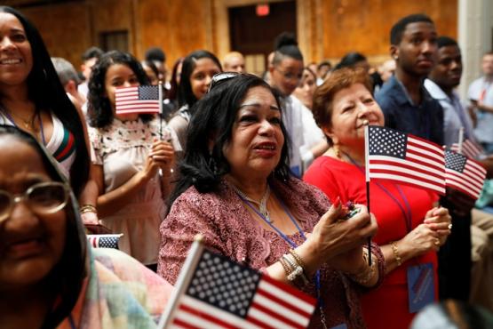 Administración Trump planea hacer más difícil el examen para obtener la ciudadanía