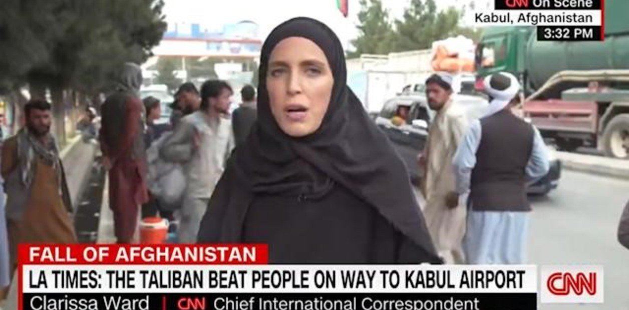Periodista de CNN, Clarissa Ward abandona Afganistán