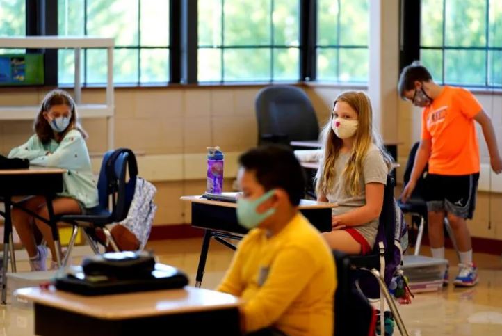Consejo Escolar de Miami-Dade aprobó uso obligatorio de mascarillas el año escolar