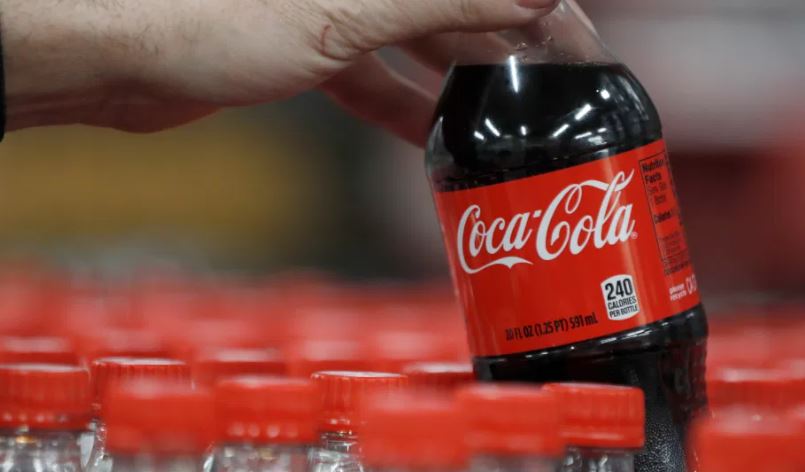 Coca-Cola cambió diseño y lanzó botella elaborada de plástico 100% reciclado