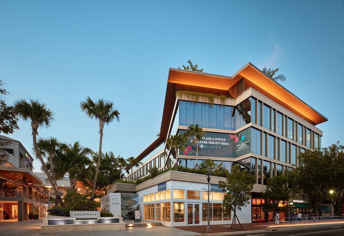 CocoWalk opened more shops and restaurants