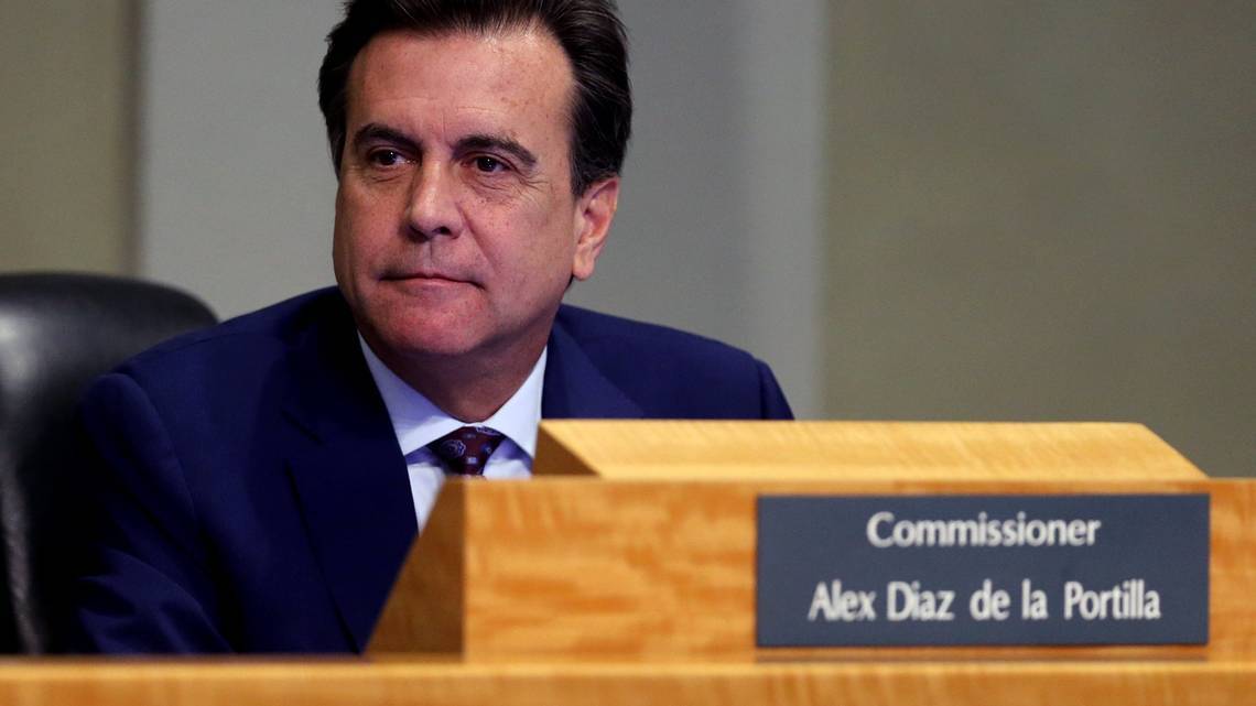 Comisionado Alex Díaz fue acusado de lesionar a inspectora de Miami