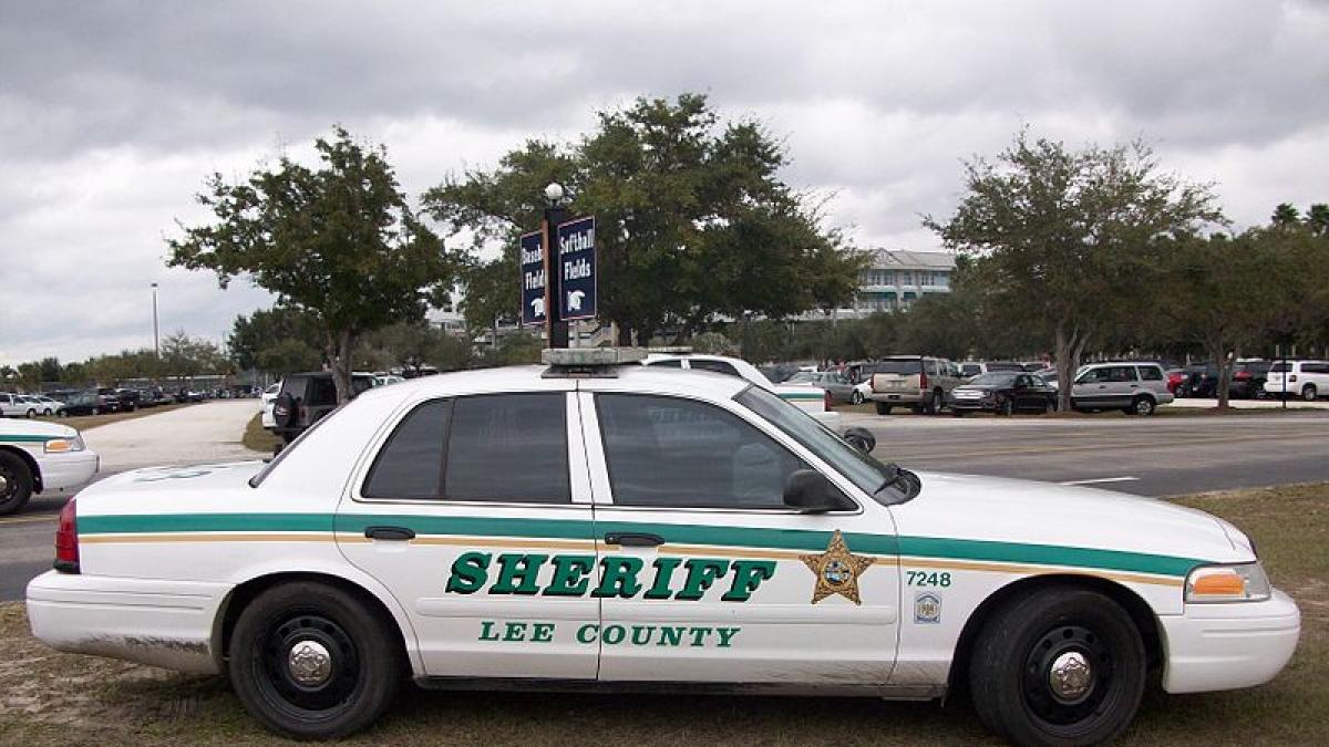 Florida: Un padre fue arrestado por permitir que su hijo llevará un arma al colegio