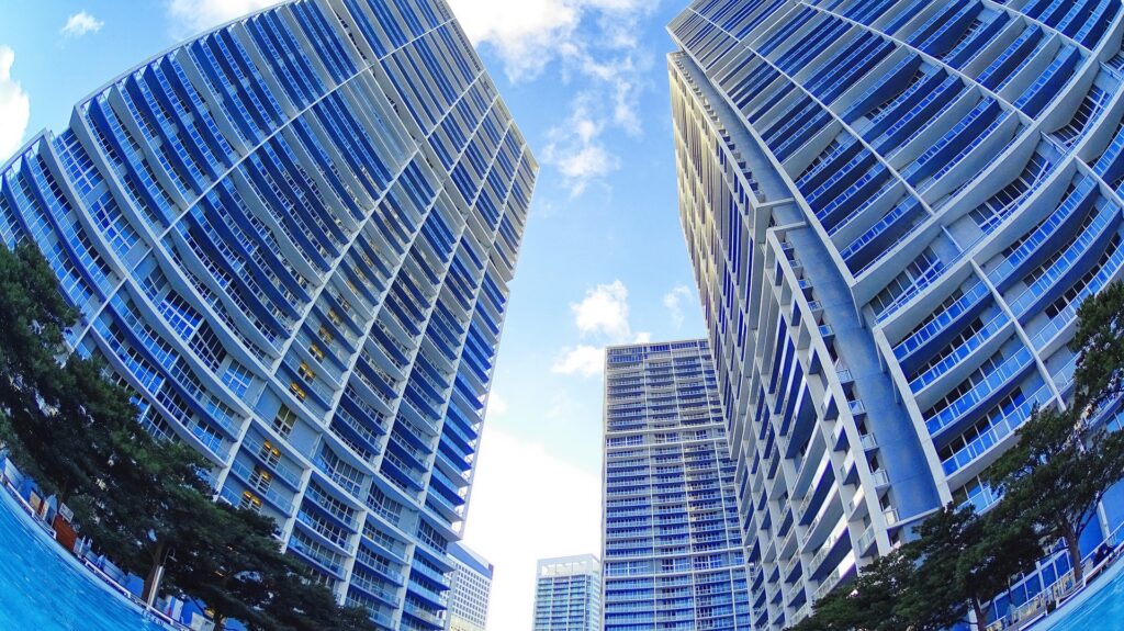 La lucha de la industria de los condominios de Miami tras el colapso en Surfside