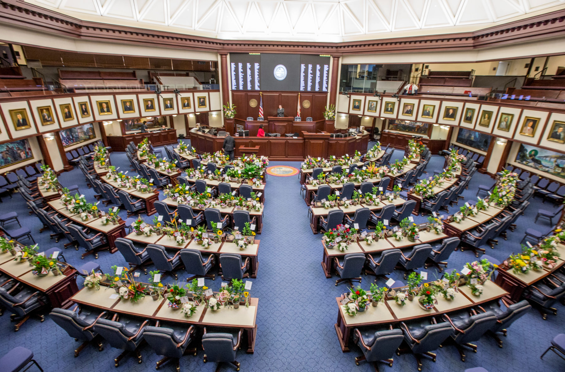 Salario mínimo prioridad entre nuevas leyes en Florida - Miami Diario
