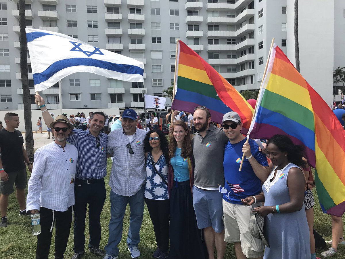 Aparición del cónsul en marcha del orgullo gay pospuso celebración de Israel en iglesia de Miami