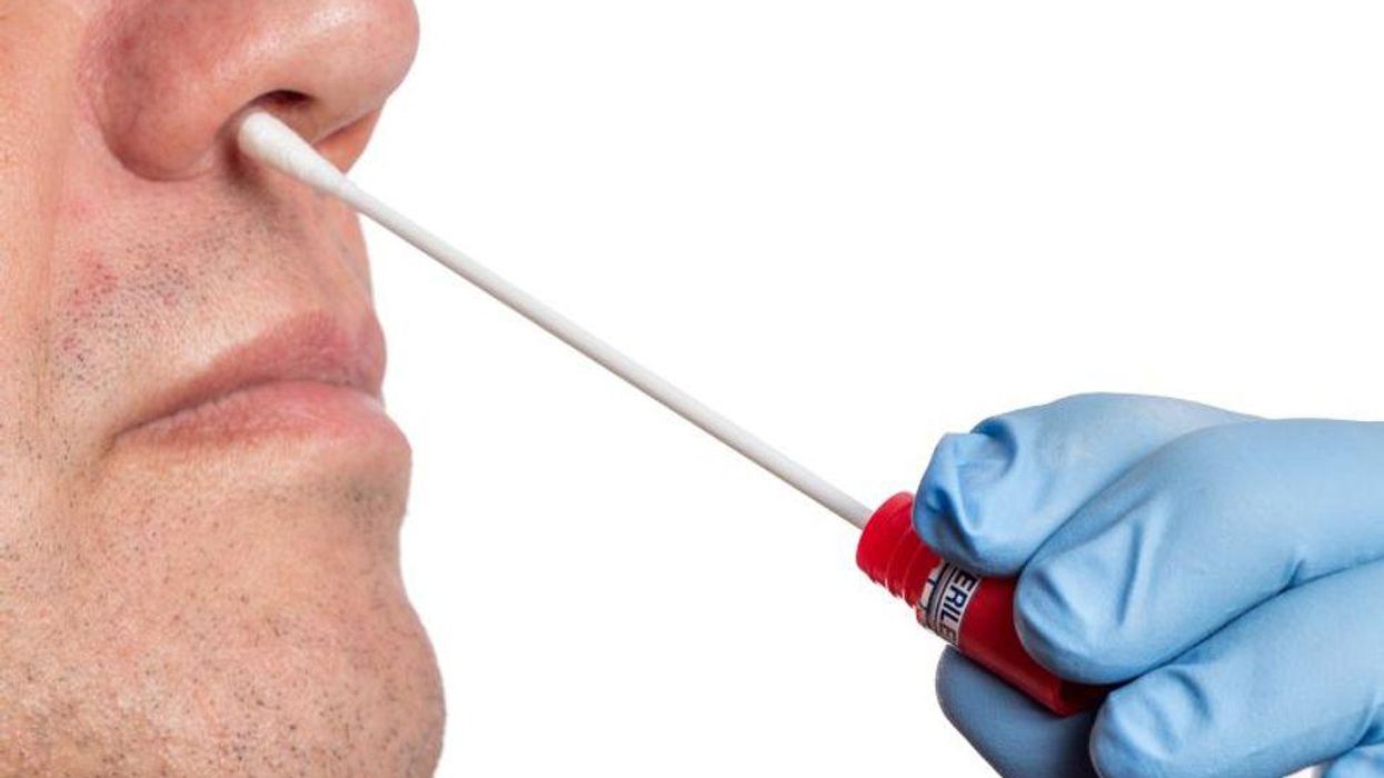 ¿Cuánto dura el contagio de una persona con ómicron?