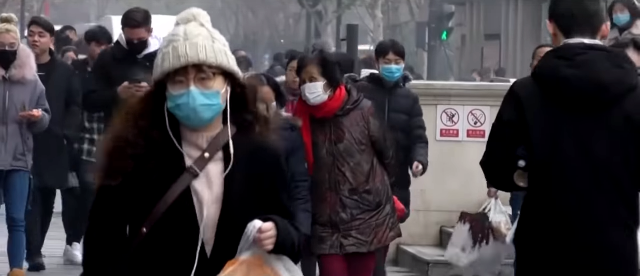 Autoridades chinas cierran todos los transportes en la ciudad donde se inició brote de neumonía