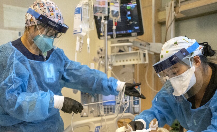 Hospitales de EE.UU laboran con personal contaminado de COVID-19