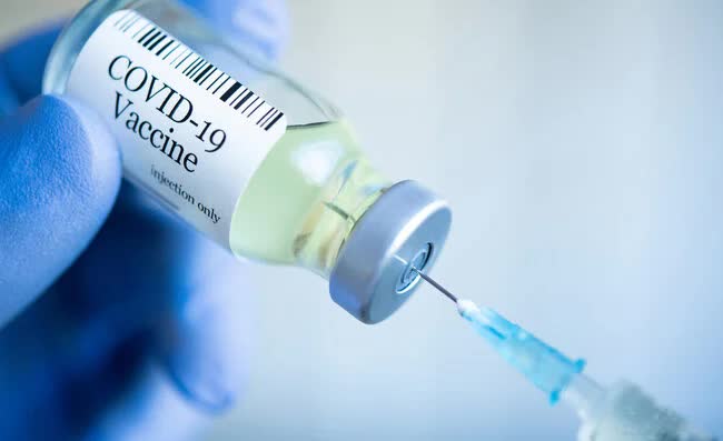 EE.UU propone que vacunación contra Covid-19 sea una vez al año