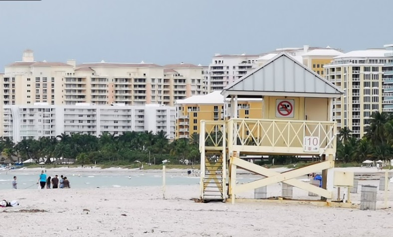 Alerta de contaminación fecal en playa de Key Biscayne, Miami