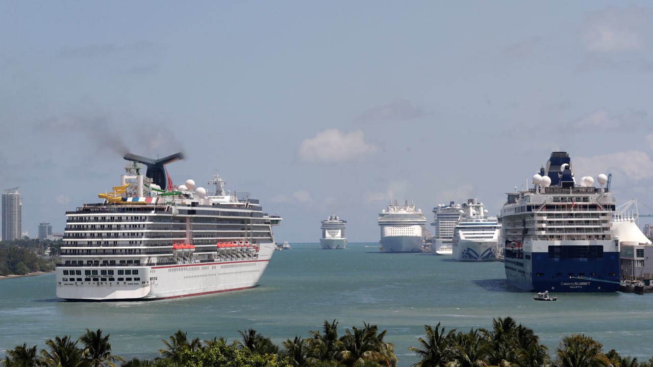Cruceros enfrentan batallas legales en el reinicio de operaciones en Florida