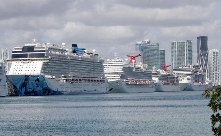 Cruceros en Florida podrán reanudar operaciones sin adherirse a las reglas de los CDC
