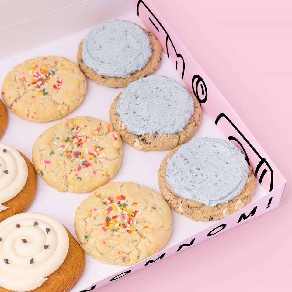 ¡Endulza tus días! Crumbl Cookies abre su primera tienda en Miami-Dade