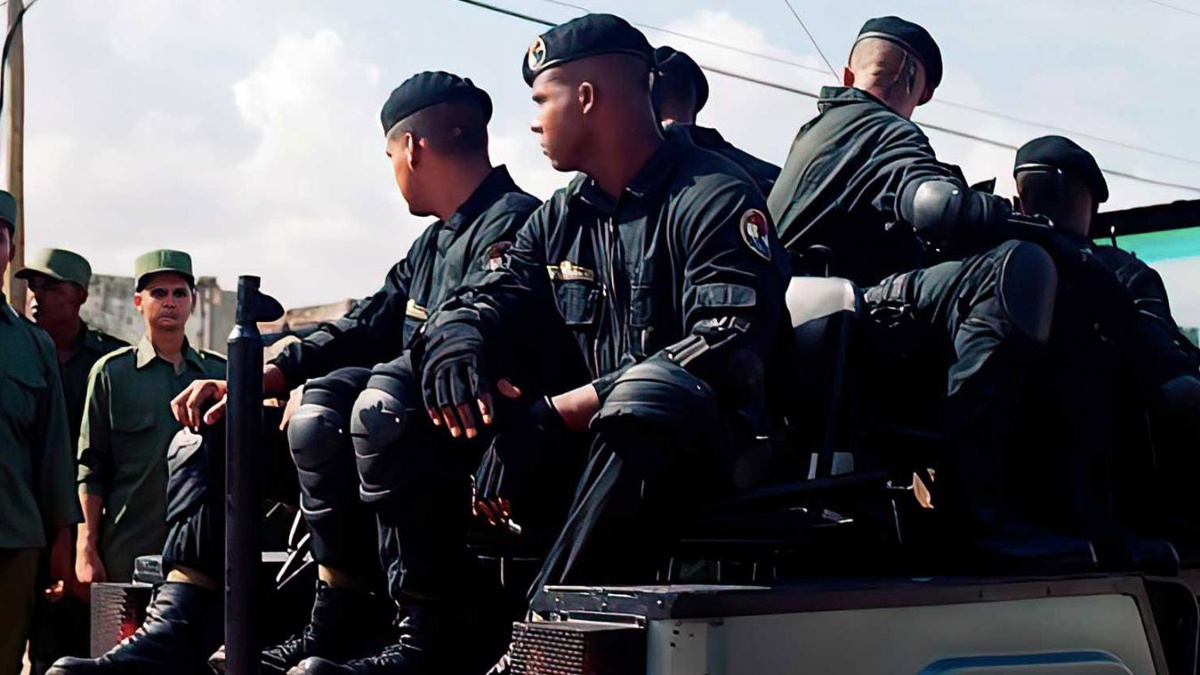 Por favor mira Espinoso Poderoso Organización paramilitar china entrenó a los "boinas negras" cubanos -  Miami Diario