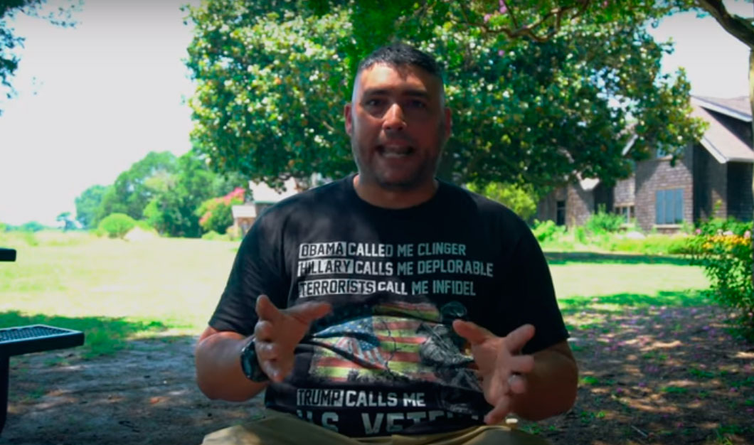 Cubano que escapó en tabla hacia EE.UU. alerta a norteamericanos sobre el peligro del socialismo (+Videos)