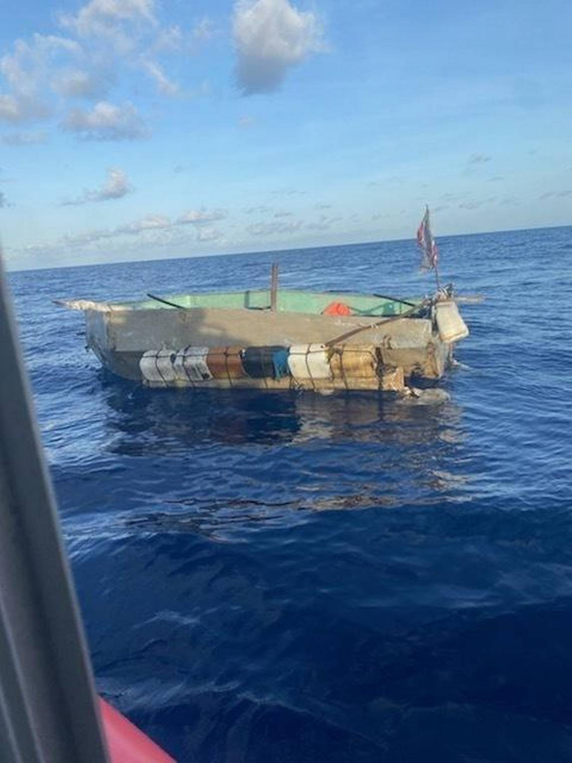 Cubanos siguen intentando llegar a costas de Florida en frágiles embarcaciones