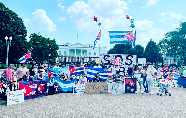 Caravana de cubanos partió desde Miami rumbo a Washington exigiendo libertad