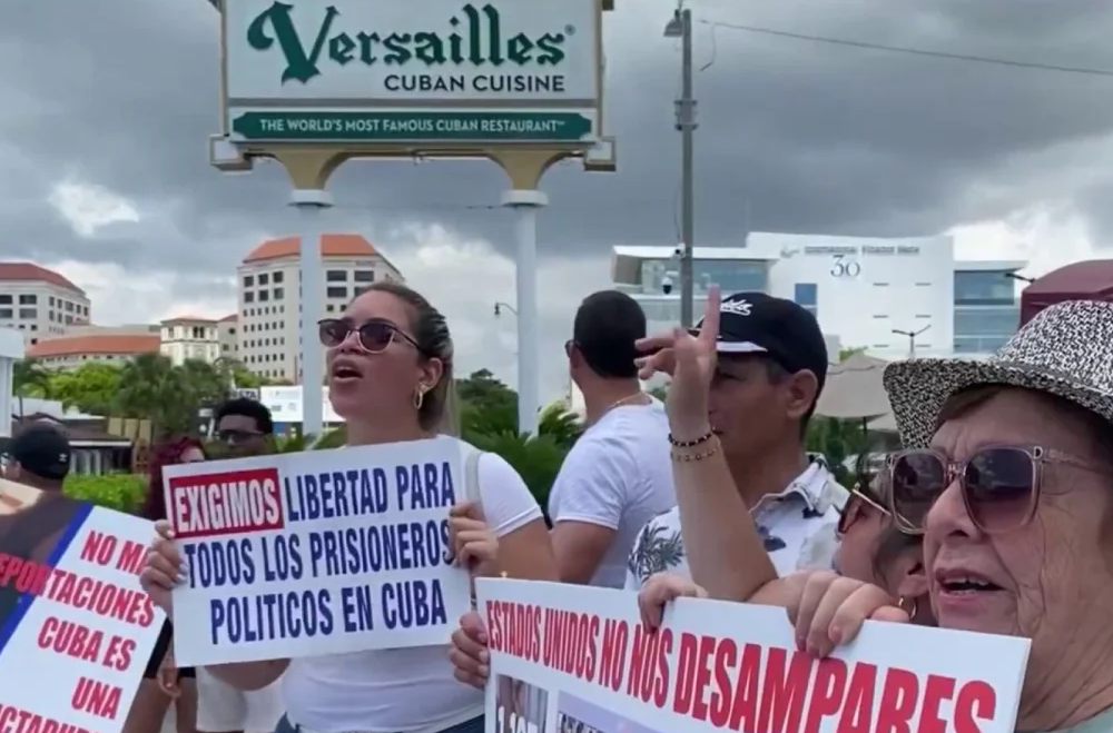 Cubanos temen ser deportados, exigieron en Miami cambio de su estatus migratorio