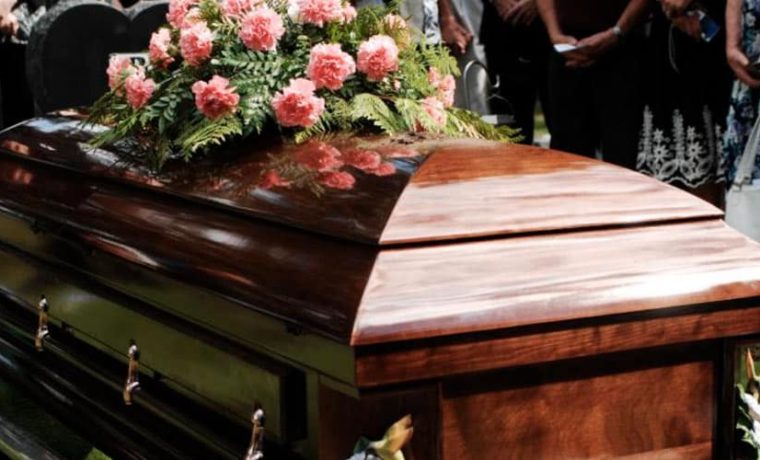 Velaron cuerpo equivocado: Buscan con desespero a su padre fallecido en hospital de Miami