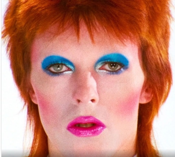 Moonage Daydream: El documental sobre David Bowie estrena tráiler