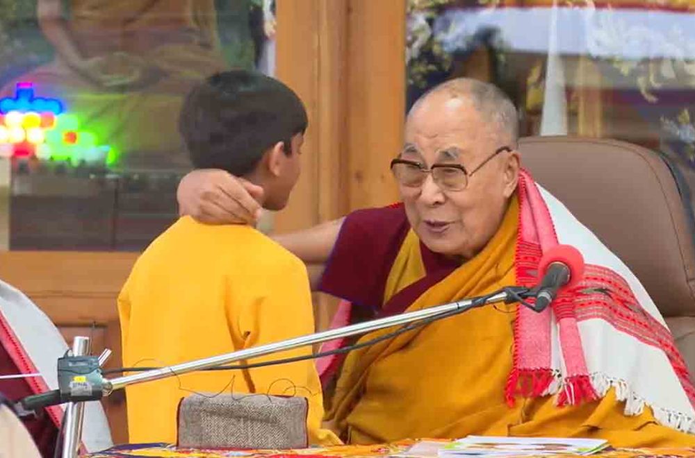 Dalai Lama “se disculpa” tras incidente con menor de edad