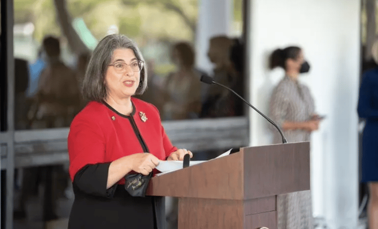 Alcaldesa de Miami-Dade veta expansión del límite de desarrollo urbano