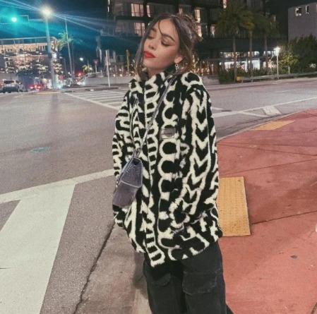 Danna Paola se pasea por Miami con un lujoso outfit