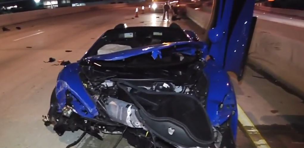 Violento accidente de un auto deportivo en Miami