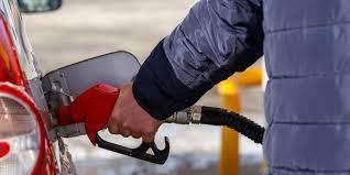 Aumentan los precios de la gasolina en EE.UU y se rompe la racha de 99 días
