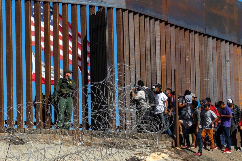 Familias separadas en frontera entre México y EEUU recibirían compensación