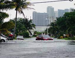 Hollywood en Florida se enfrenta a fuertes inundaciones